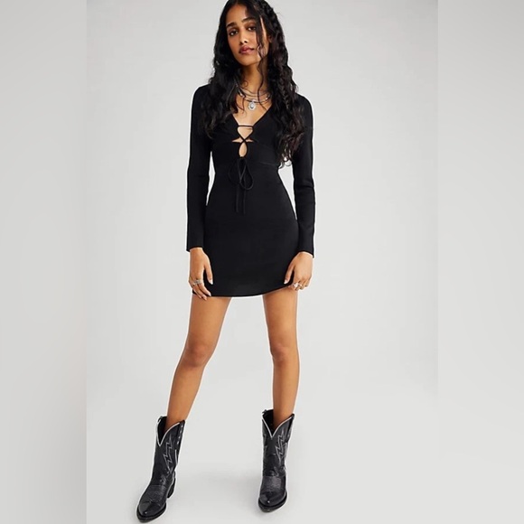 Significant Other Dresses & Skirts - Significant Other Monica Knit Mini Dress in Black